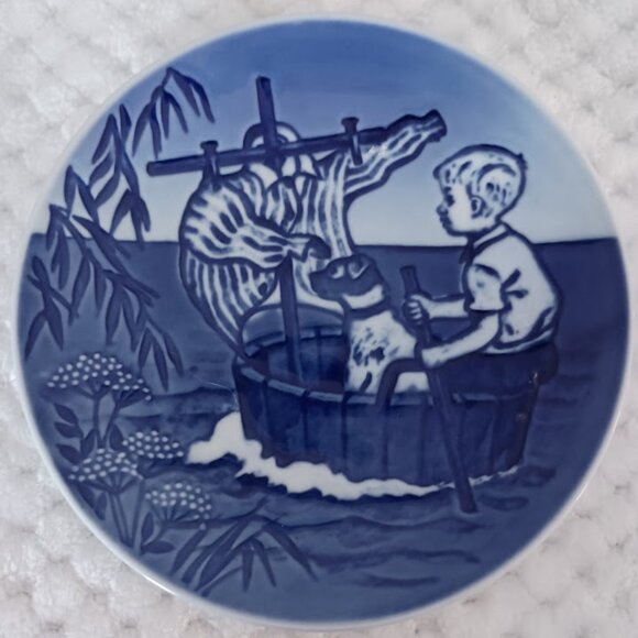 Bing & Grondahl 6" Copenhagen Porcelian Plate, "The Little Viking" from 1990 - Picture 3 of 3